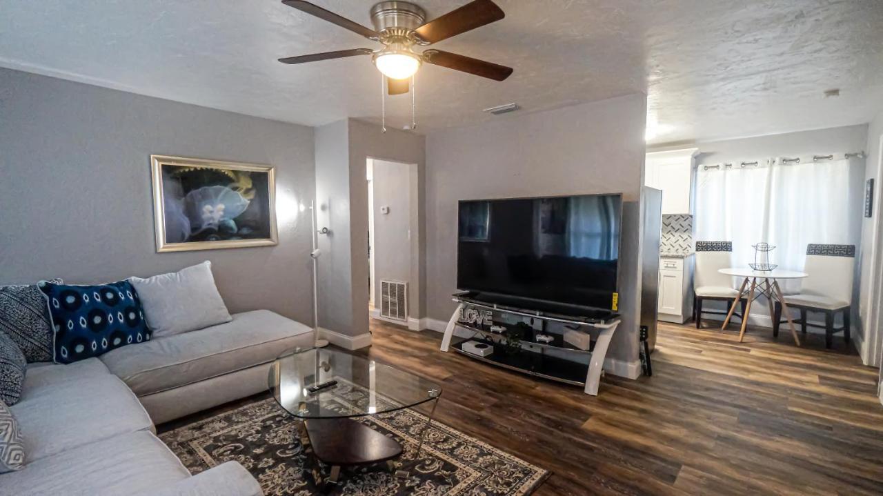 Elegant Cozy Oasis On A Traffic Free Street Villa Clearwater Bagian luar foto