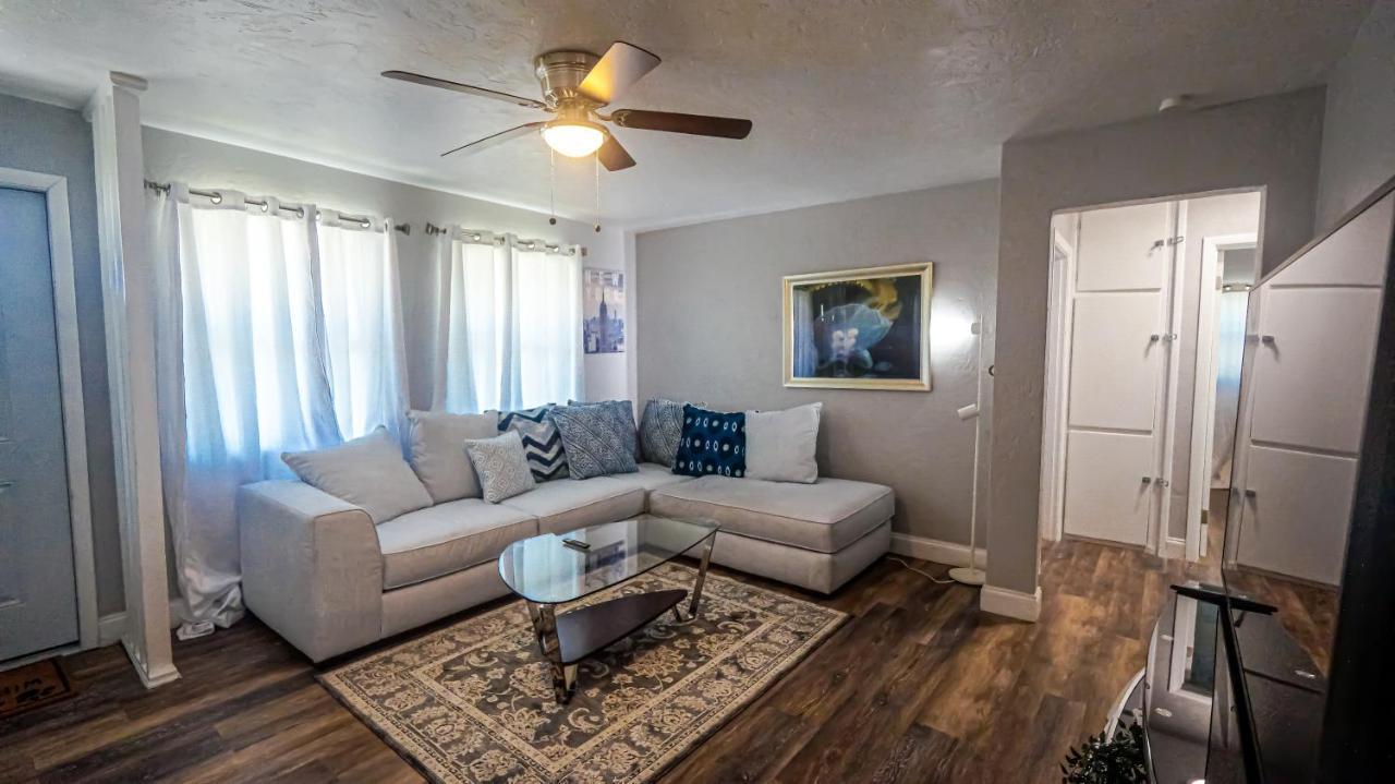 Elegant Cozy Oasis On A Traffic Free Street Villa Clearwater Bagian luar foto